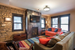 Spacious Village View Townhouse with Fireplace at Parry Peak Lofts townhouse